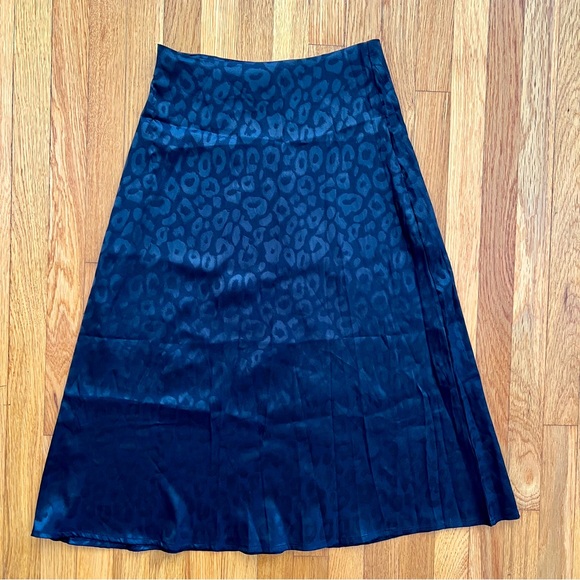 SHEIN Dresses & Skirts - 🎉HP🎉 Shein Black Leopard Print Skirt, Sz XS